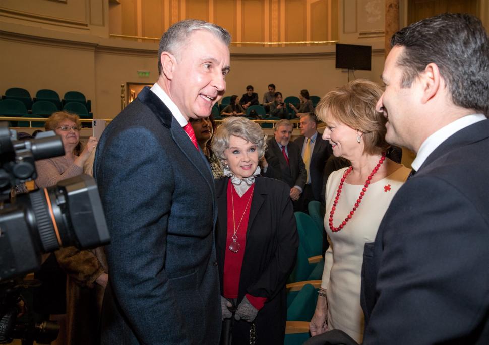 La 78 de ani, Margareta Pâslaru, elegantă şi rafinată pe scena Uniunii Cineaștilor din România 728214