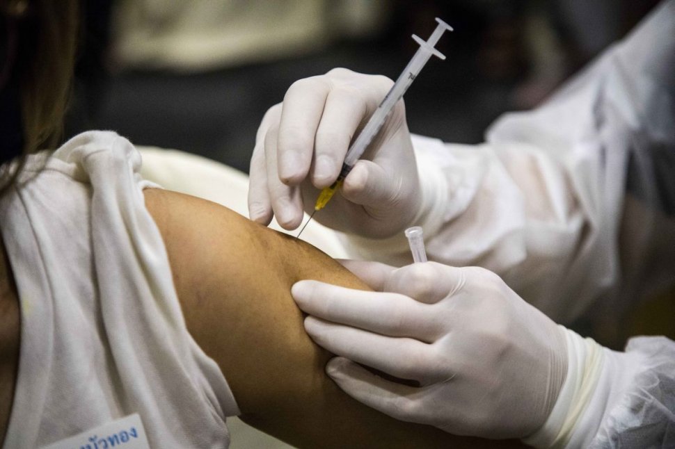România depășește pragul de 10 milioane doze de vaccin folosite. Crește numărul celor care se vaccinează