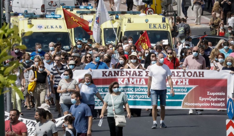 Cum luptă Grecia cu pandemia și negaționiștii. Funcționarii care refuză vaccinul, amendați cu sute de euro. Ce pățesc antivacciniștii