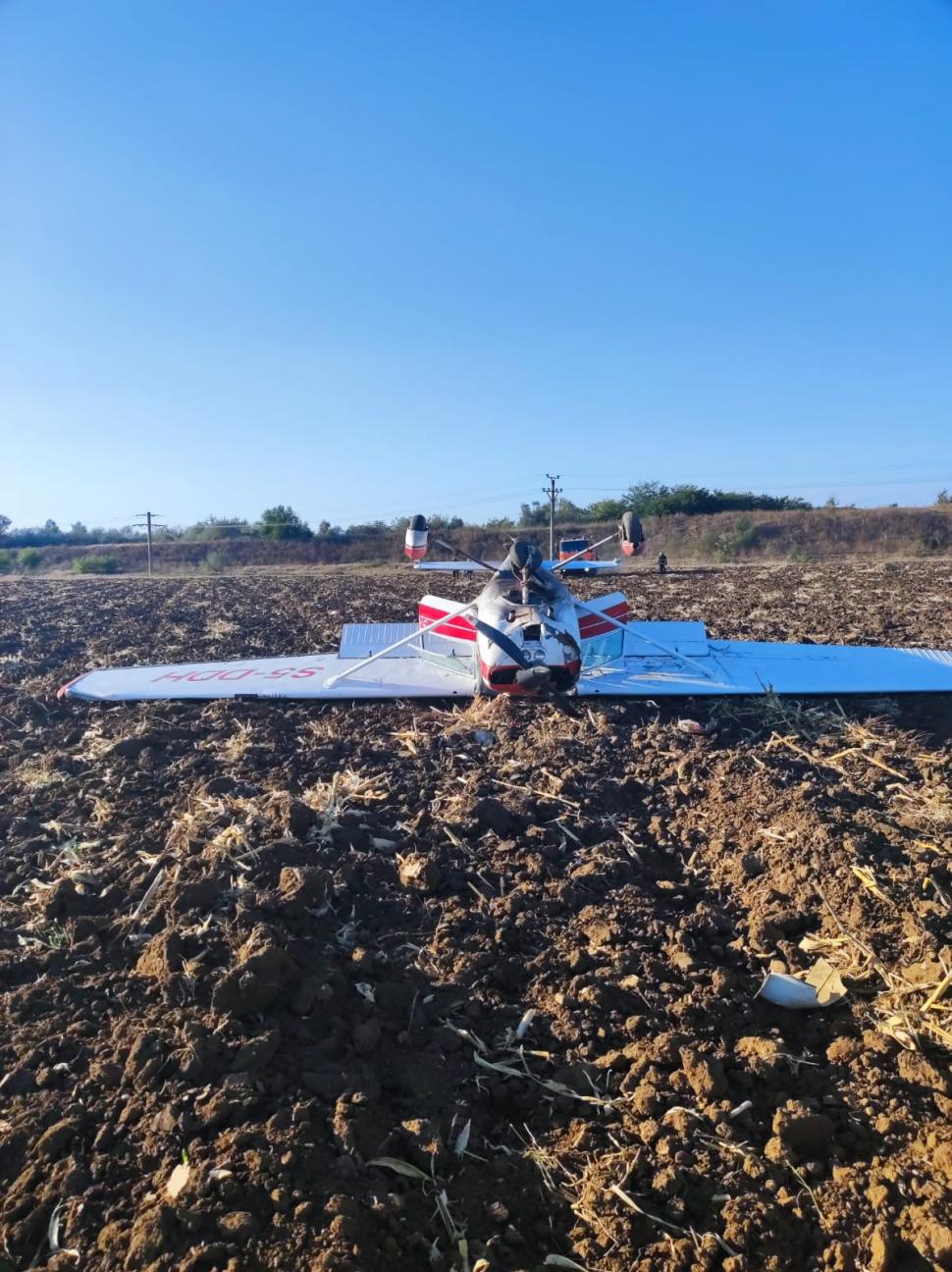 Avion aterizat forțat, pe un teren de lângă aerodromul Strejnic, Prahova. Anchetă deschisă de Parchetul de pe lângă Curtea de Apel Ploieşti 728615