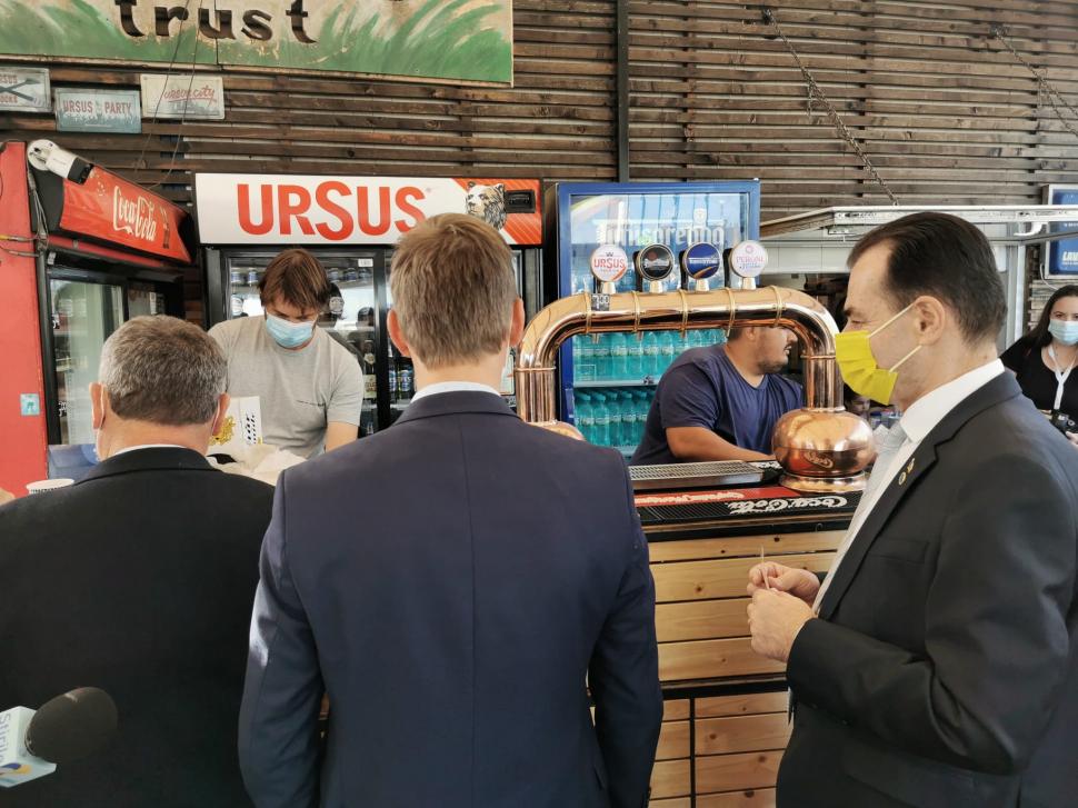 S-au încins grătarele la Romexpo. Liberalii și-au făcut poftă de vot cu mici și pastramă  728525