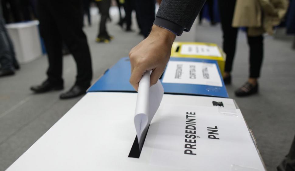 Scandal la Congresul PNL. Liberalii s-au călcat în picioare să voteze - regulile COVID, încălcate flagrant 728602