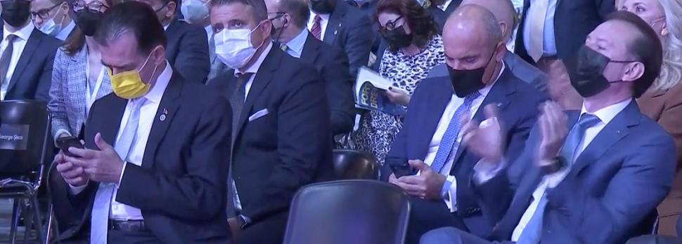 Congres PNL septembrie 2021. Orban nu a aplaudat la discursul lui Iohannis, a stat numai cu ochii în telefon, în timp ce Cîţu s-a ridicat în picioare 728531