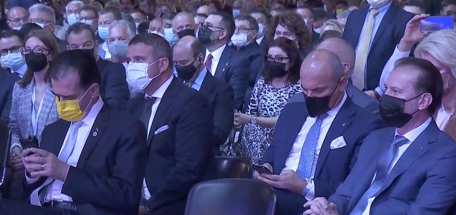 Congres PNL septembrie 2021. Orban nu a aplaudat la discursul lui Iohannis, a stat numai cu ochii în telefon, în timp ce Cîţu s-a ridicat în picioare 728532