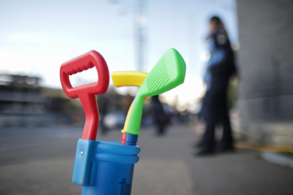 Congres PNL septembrie 2021. Protest al comunității Declic, cu un ciolan de doi metri 728516