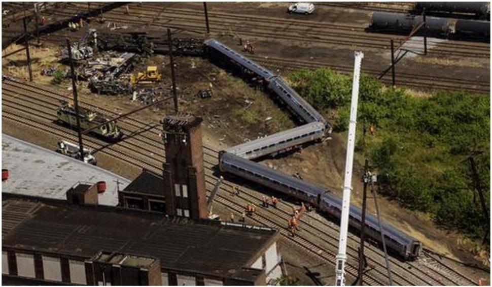 Cel puțin trei oameni au murit după ce un tren a deraiat în Montana 728671