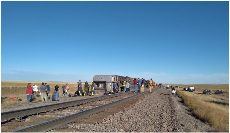 Cel puțin trei oameni au murit după ce un tren a deraiat în Montana 728673
