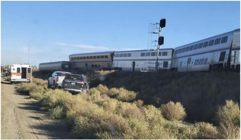 Cel puțin trei oameni au murit după ce un tren a deraiat în Montana 728674