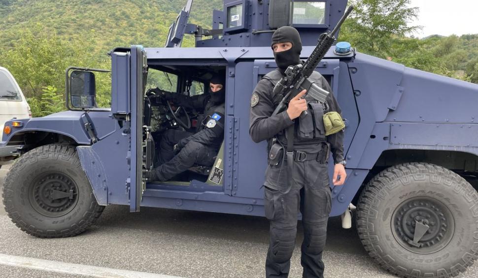 Tensiuni în creștere între Serbia și Kosovo. Sârbii au trimis blindate în zonă de frontieră, după ce Pristina a desfășurat poliția specială în nord 728915