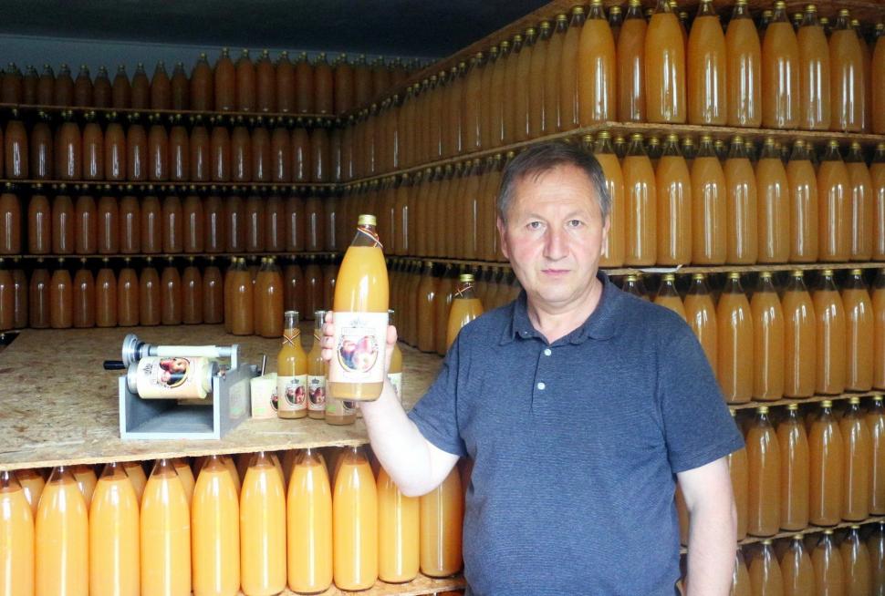 Producătorii locali de la Castelul Bran, amenințați de un supermarket. Viceprimarul este acuzat că vrea să-și sporească afacerea 728924