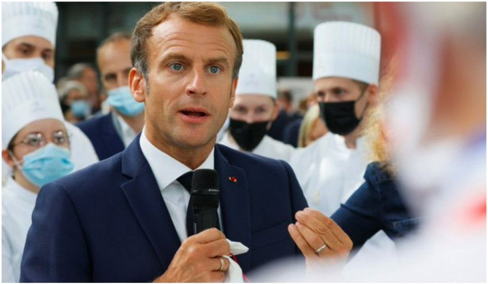 Președintele Emmanuel Macron a fost lovit cu un ou de către un protestatar