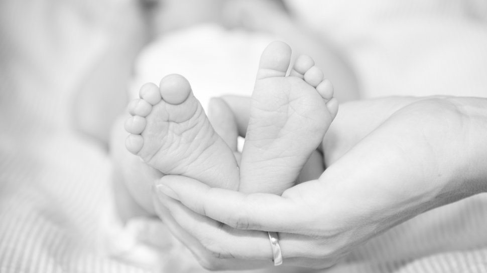Doi bebeluși au murit, infectați cu COVID-19, la spitalul din Iași. Medic: ”Nu s-a mai putut face nimic pentru ei!”