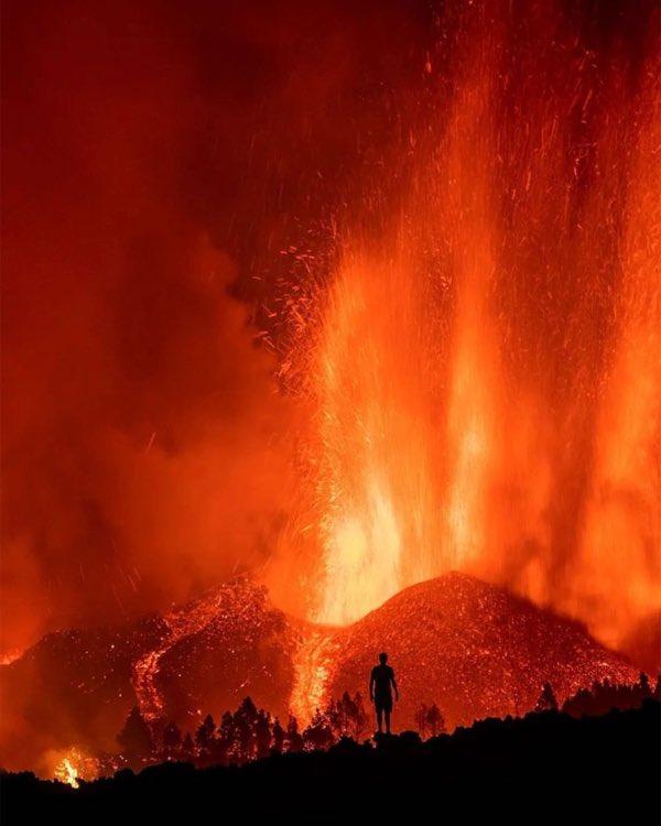 Capăt de drum pentru "Casa miracolului" din insula La Palma. A rezistat zile întregi râurilor de lavă 729261