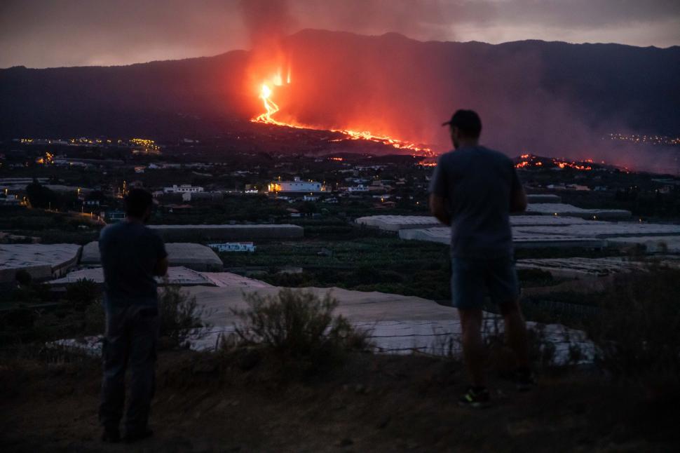 Capăt de drum pentru "Casa miracolului" din insula La Palma. A rezistat zile întregi râurilor de lavă 729263