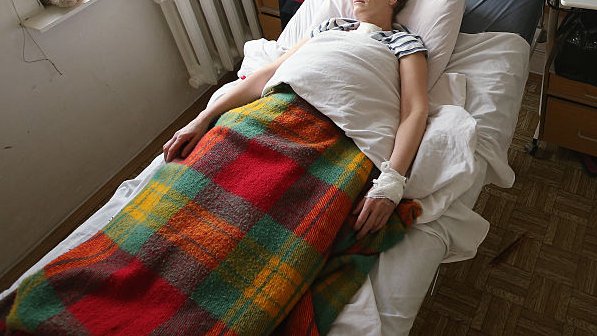 O suferință în dragoste a făcut o tânără să înghită 60 de pastile de Paracetamol și a ajuns la Urgență în comă