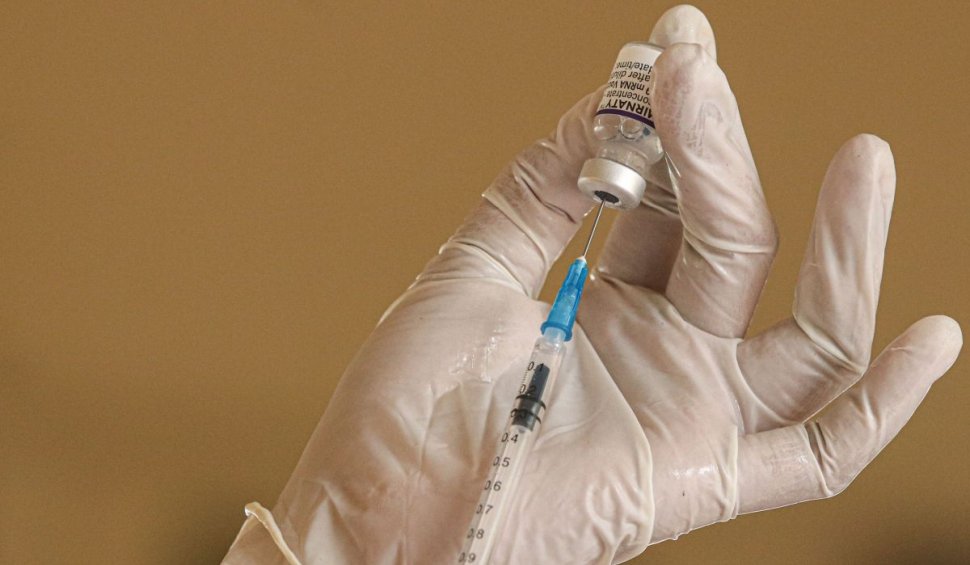 EMA decide săptămâna viitoare asupra dozei suplimentare de vaccin Pfizer. Mai multe state europene au reglementat deja doza a treia
