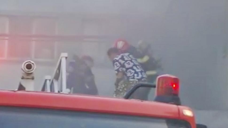 Bolnavi cu tuburi de oxigen scoşi în stradă şi oameni resuscitaţi în curte, după incendiul de la Spitalul de Boli Infecțioase din Constanţa 729524