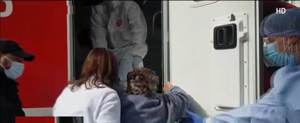 Bolnavi cu tuburi de oxigen scoşi în stradă şi oameni resuscitaţi în curte, după incendiul de la Spitalul de Boli Infecțioase din Constanţa 729533