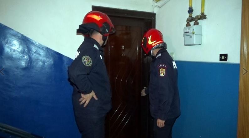 Bunică salvată de pompieri după ce a fost închisă pe balcon de nepoţica de 2 ani 729492