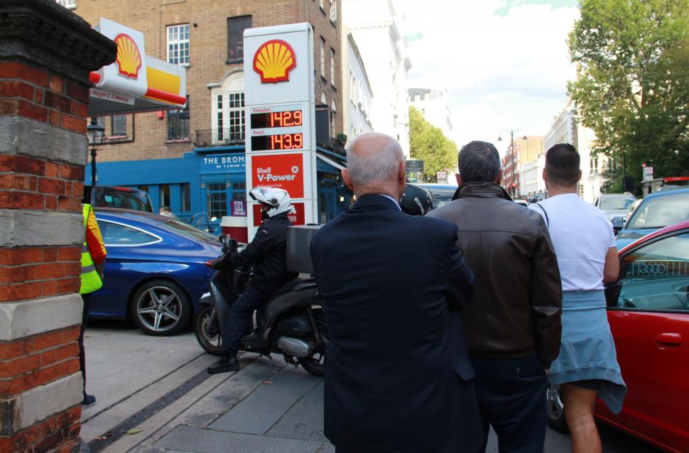 Criza EFF va face să pară o glumă criza de la benzinăriile din Marea Britanie. "Va dura luni de zile" 729678