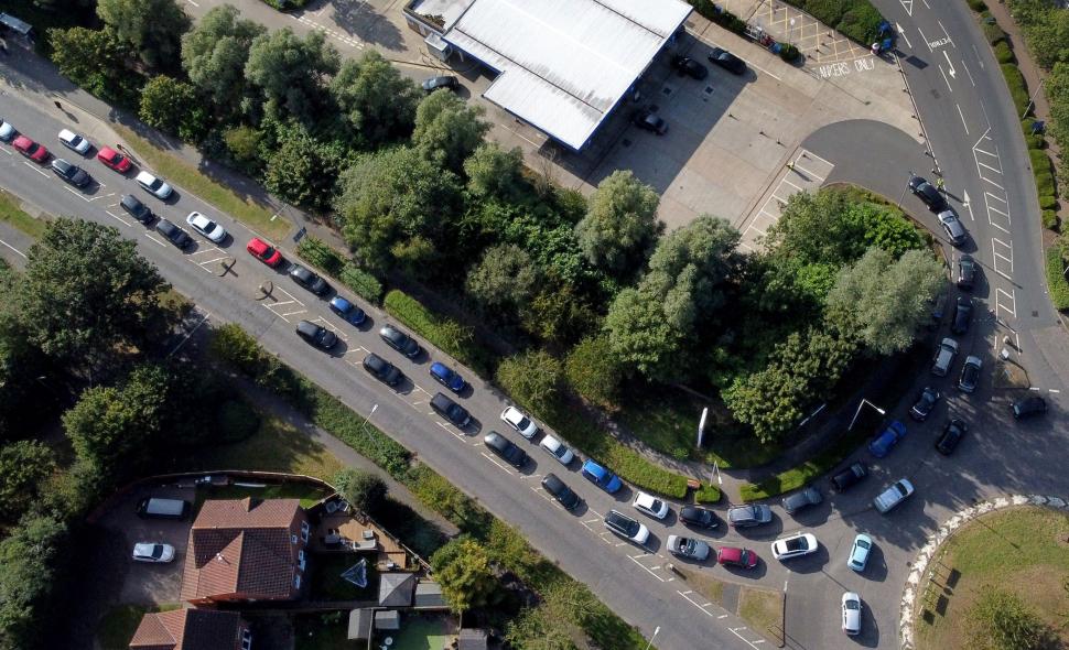 Criza EFF va face să pară o glumă criza de la benzinăriile din Marea Britanie. "Va dura luni de zile" 729679