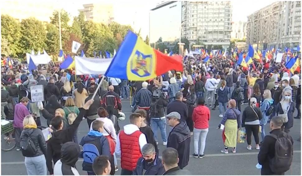 Protest de amploare în București. 20.000 de oameni au scandat "Libertate!" în fața Guvernului 729756
