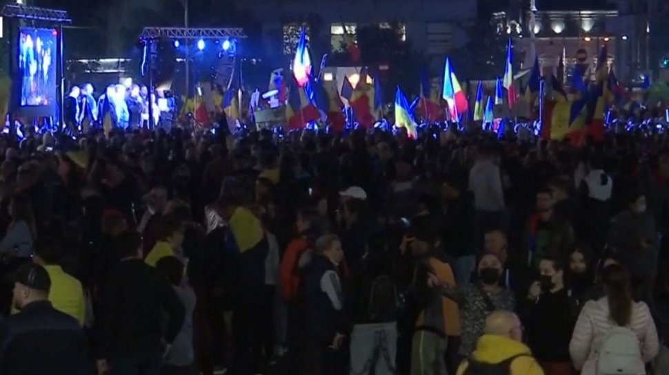Protest de amploare în București. 20.000 de oameni au scandat "Libertate!" în fața Guvernului