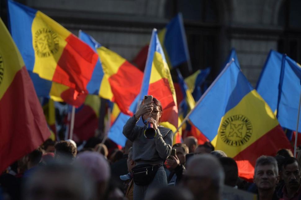 Protest de amploare în București. 20.000 de oameni au scandat "Libertate!" în fața Guvernului 729772