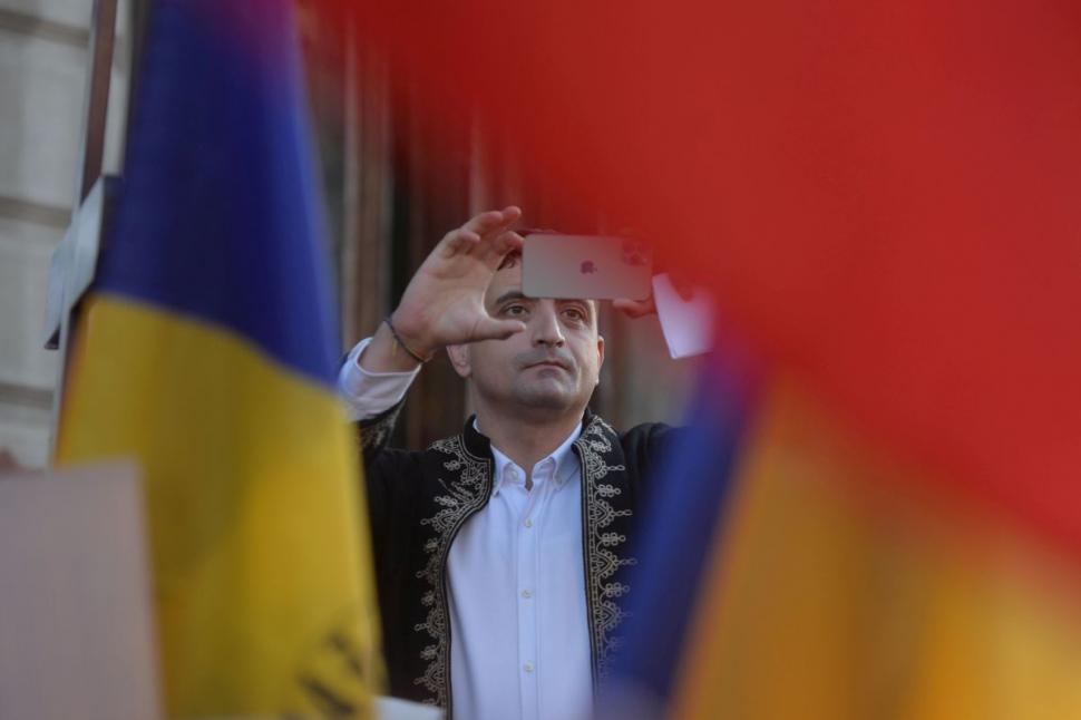 Protest de amploare în București. 20.000 de oameni au scandat "Libertate!" în fața Guvernului 729773