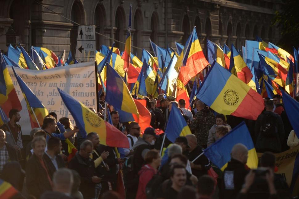 Protest de amploare în București. 20.000 de oameni au scandat "Libertate!" în fața Guvernului 729775