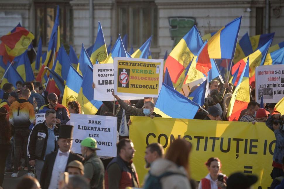 Protest de amploare în București. 20.000 de oameni au scandat "Libertate!" în fața Guvernului 729776