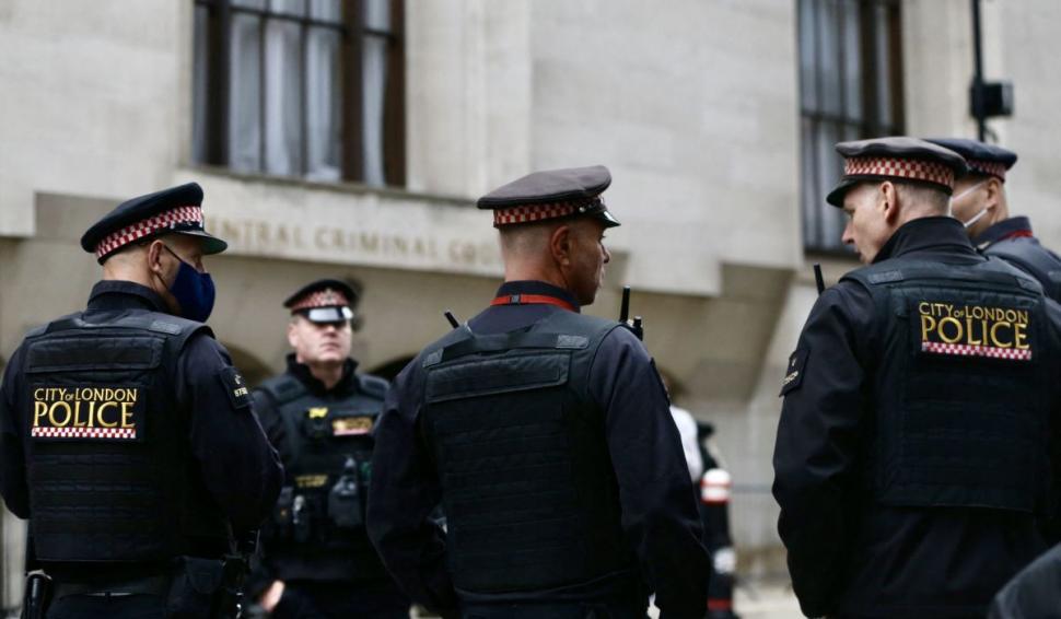 Cazul Sarah Everard. Femeile, sfătuite chiar de poliția londoneză cum se ferească de polițiștii suspecți. "Strigă, fugi, fă semn unui autobuz!"