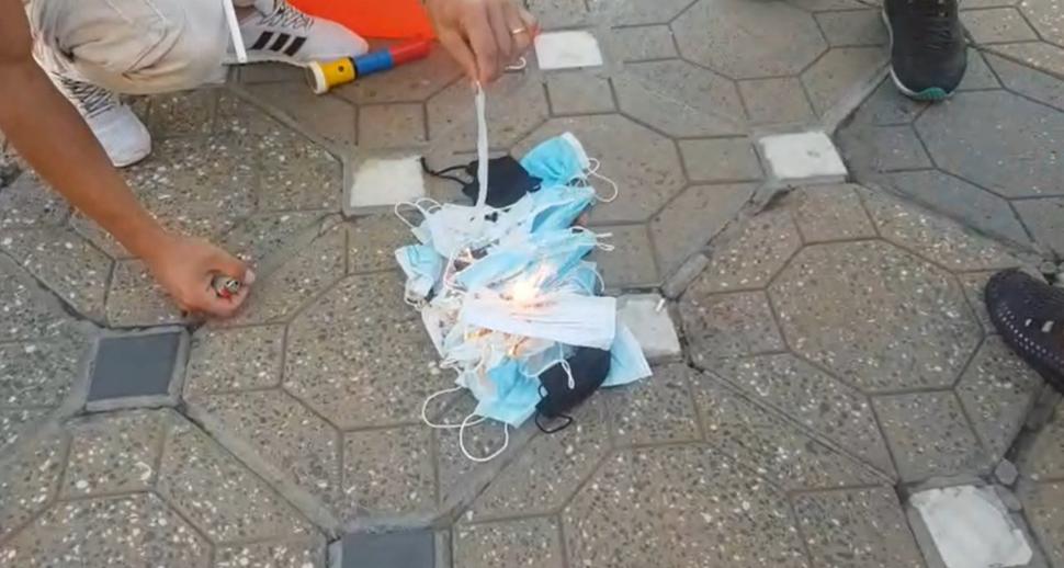 Sute de oameni au ieșit în stradă la Cluj-Napoca și Timișoara: „Jos dictatura!”, „Jos masca!”„Libertate fără certificate” 729754