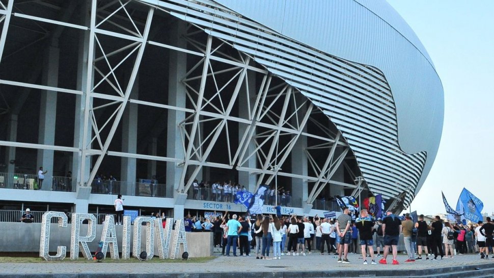 Tragedie la meciul FCU Craiova - CSU Craiova. Un suporter a murit pe stadion