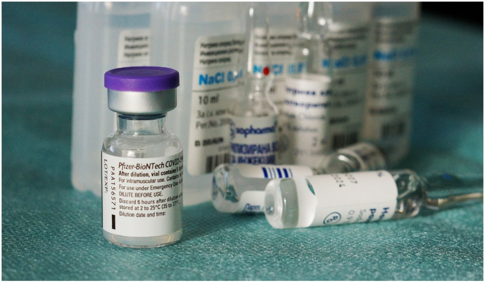 Două doze ale vaccinului Pfizer, eficiente pentru evitarea formelor grave de COVID-19 până la 6 luni