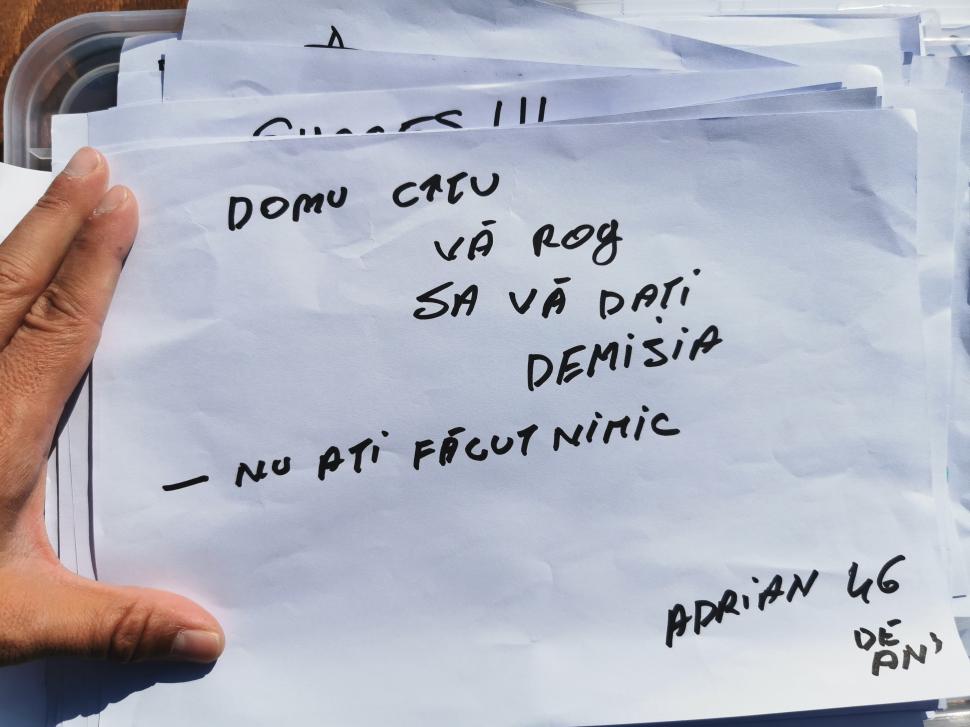 Românii nu mai cred în Superman: "Te-am pupat domnu' Florin" 730253