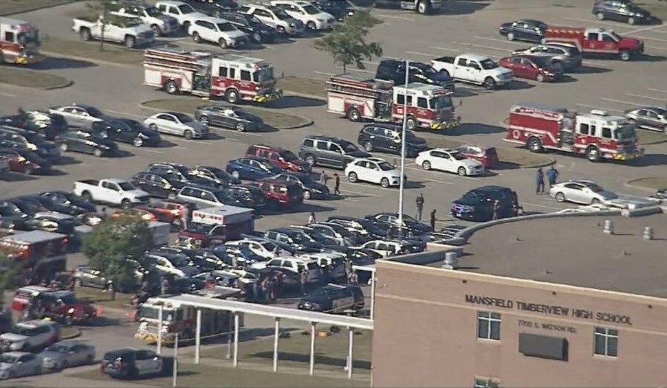 Atac armat cu mai multe victime la un liceu din Texas. Trăgătorul a fost identificat, dar reușit să fugă. Scene de haos în sălile de clasă