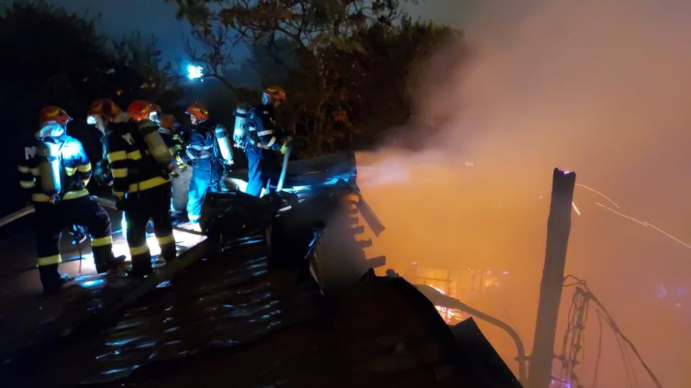 Incendiu puternic în Capitală. Două case din zona Vitan, cuprinse de flăcări uriașe  730597