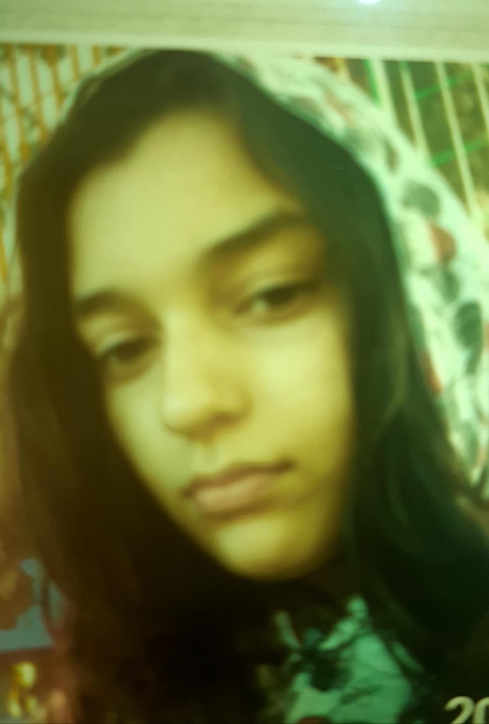 O minoră de 12 ani din Bucureşti a dispărut de patru zile de acasă. Dacă o vedeţi, sunaţi la 112 730531