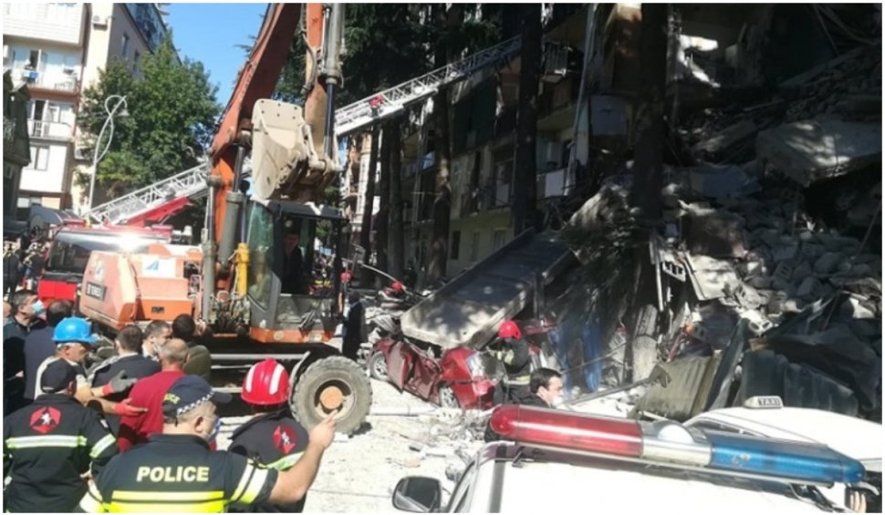 O parte a unei clădiri cu cinci etaje s-a prăbușit în Georgia. De sub dărâmături au fost salvați doi copii