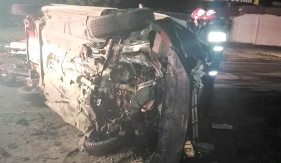 Accident grav în Galați: Un taxi a fost spulberat de un Mini Cooper. Toate cele 5 victime, încarcerate