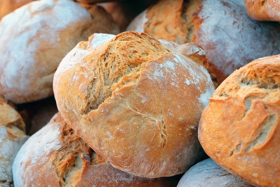 Alertă alimentară: Ingredient cancerigen găsit în pâinea comercializată de un mare lanţ de magazine