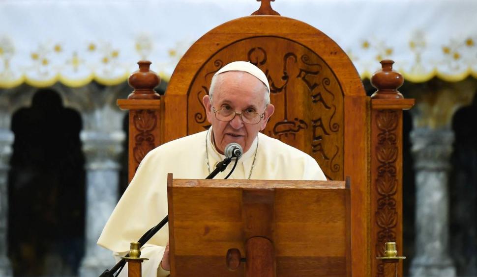 Papa Francisc vrea să facă o reformă majoră a Bisericii. A convocat consultări 