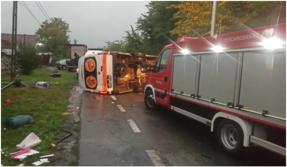 Microbuz cu 22 de pasageri, grav accident rutier în Arad. A fost activat Planul Roșu de intervenție 731061