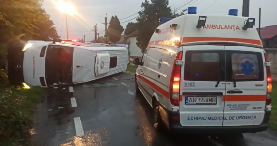 Microbuz cu 22 de pasageri, grav accident rutier în Arad. A fost activat Planul Roșu de intervenție 731063