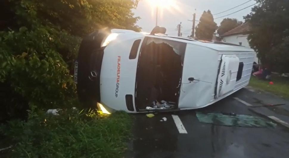 Microbuz cu 22 de pasageri, grav accident rutier în Arad. A fost activat Planul Roșu de intervenție 731064