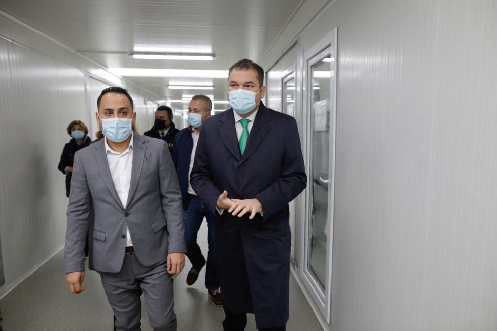 Spitalul modular din Pipera, deschis parţial. Încălzirea, cu aer condiţionat 731174