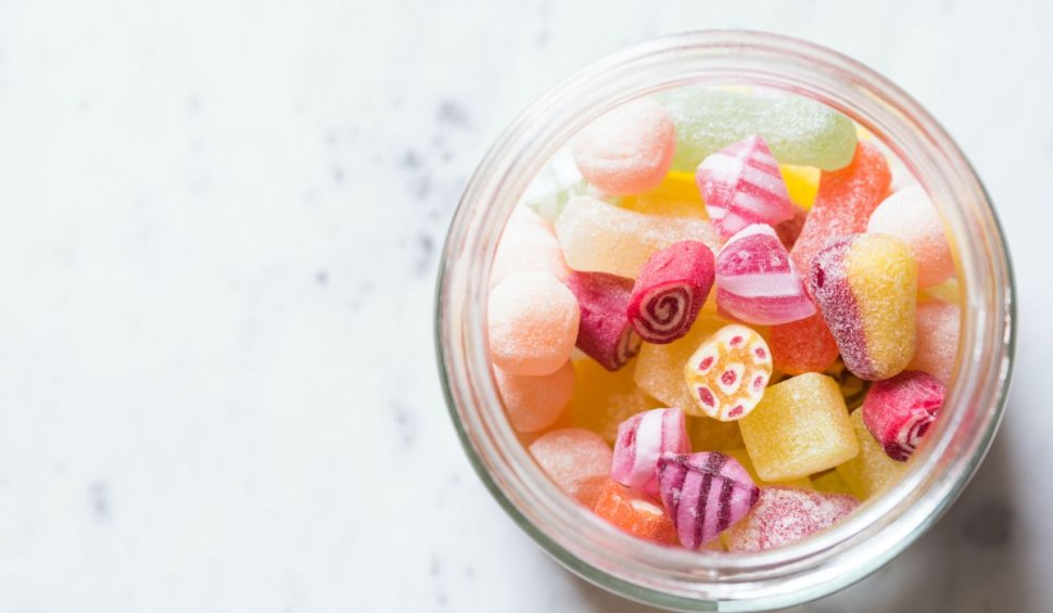 Ce efecte negative are zahărul și cum putem renunța mai ușor la dulciuri