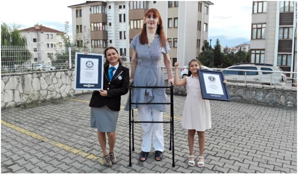 Cea mai înaltă femeie din lume este din Turcia și măsoară 2,15 m