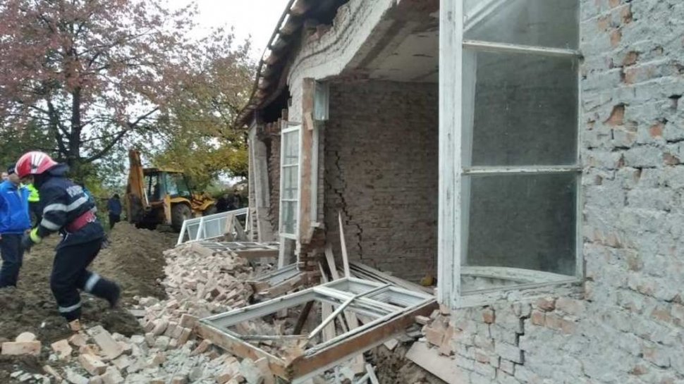 Doi muncitori au murit în timp ce lucrau la reabilitarea unei grădinițe în Oituz, Bacău